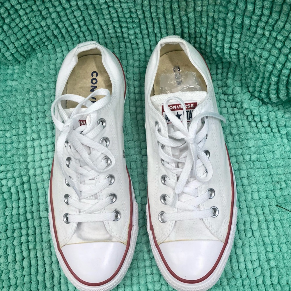 Converse Women’s White Low-Top Sneakers with Red Stripe. Like New! Size 9